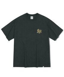 FILLUMINATE（フィルミネイト）の「Loose Fit Signature T-Shirt - Charcoal（Tシャツ/カットソー・メンズ）」