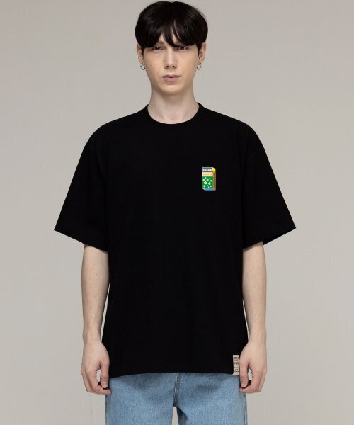 GRAVER（グレーバー）の「[UNISEX]スモールマッチフラワースマイルバンファルティ_ブラック（Tシャツ/カットソー・レディース・ブラック・SMALL/MEDIUM/LARGE/X-LARGE）」の2枚目の写真