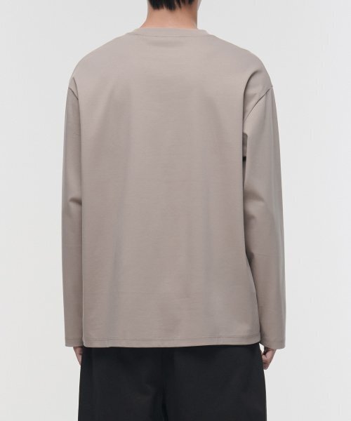 MUSINSA STANDARD（ムシンサスタンダード）の「シルケットリラックスドクルーネック長袖Tシャツ[ライトベージュ]（Tシャツ/カットソー・メンズ・その他・SMALL/MEDIUM/LARGE/X-LARGE/XX-LARGE/XXX-LARGE）」の2枚目の写真