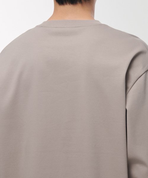 MUSINSA STANDARD（ムシンサスタンダード）の「シルケットリラックスドクルーネック長袖Tシャツ[ライトベージュ]（Tシャツ/カットソー・メンズ・その他・SMALL/MEDIUM/LARGE/X-LARGE/XX-LARGE/XXX-LARGE）」の4枚目の写真