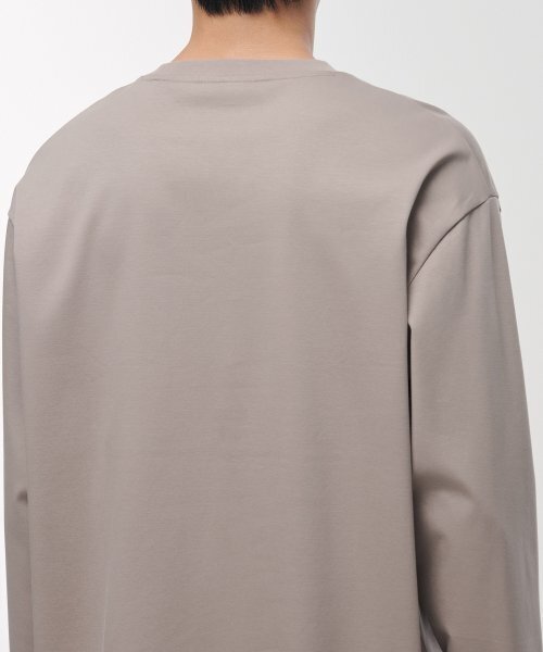 MUSINSA STANDARD（ムシンサスタンダード）の「シルケットリラックスドクルーネック長袖Tシャツ[ライトベージュ]（Tシャツ/カットソー・メンズ・その他・SMALL/MEDIUM/LARGE/X-LARGE/XX-LARGE/XXX-LARGE）」の5枚目の写真