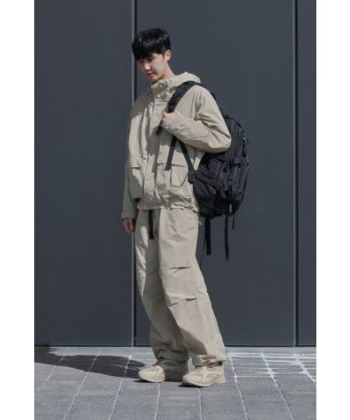 MUSINSA STANDARD（ムシンサスタンダード）の「シルケットリラックスドクルーネック長袖Tシャツ[ライトベージュ]（Tシャツ/カットソー・メンズ・その他・SMALL/MEDIUM/LARGE/X-LARGE/XX-LARGE/XXX-LARGE）」の6枚目の写真