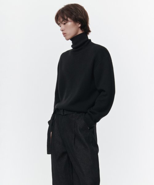 MUSINSA STANDARD（ムシンサスタンダード）の「ミニマルタートルネックニット[ブラック]（ニット/セーター・メンズ・その他・SMALL/MEDIUM/LARGE/X-LARGE/XX-LARGE）」の5枚目の写真