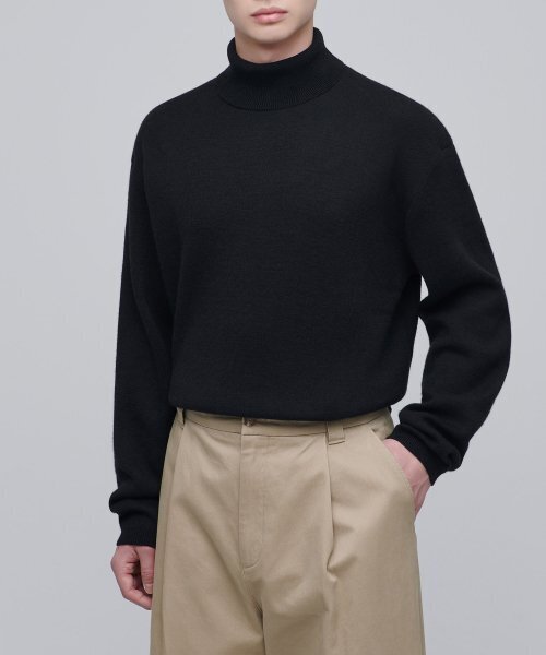 MUSINSA STANDARD（ムシンサスタンダード）の「ミニマルタートルネックニット[ブラック]（ニット/セーター・メンズ・その他・SMALL/MEDIUM/LARGE/X-LARGE/XX-LARGE）」の6枚目の写真