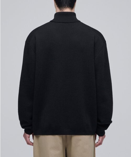 MUSINSA STANDARD（ムシンサスタンダード）の「ミニマルタートルネックニット[ブラック]（ニット/セーター・メンズ・その他・SMALL/MEDIUM/LARGE/X-LARGE/XX-LARGE）」の9枚目の写真