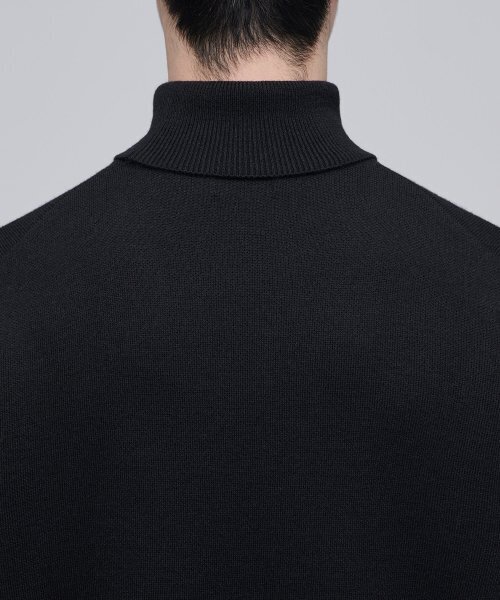 MUSINSA STANDARD（ムシンサスタンダード）の「ミニマルタートルネックニット[ブラック]（ニット/セーター・メンズ・その他・SMALL/MEDIUM/LARGE/X-LARGE/XX-LARGE）」の11枚目の写真