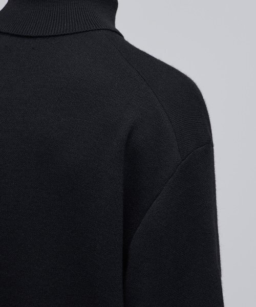 MUSINSA STANDARD（ムシンサスタンダード）の「ミニマルタートルネックニット[ブラック]（ニット/セーター・メンズ・その他・SMALL/MEDIUM/LARGE/X-LARGE/XX-LARGE）」の12枚目の写真