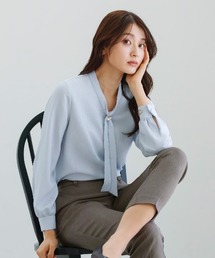 【 洗える 】 パールライクチェーン付・ボウタイデザインブラウス