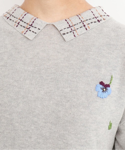 l'atelier du savon（アトリエドサボン）の「パンジーのお花　ハンド刺繍　襟付きニット（ニット/セーター・レディース・グレー/グリーン/イエロー・FREE）」の4枚目の写真