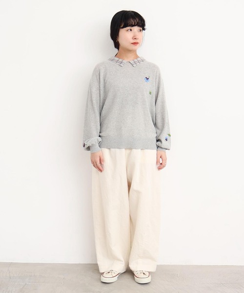 l'atelier du savon（アトリエドサボン）の「パンジーのお花　ハンド刺繍　襟付きニット（ニット/セーター・レディース・グレー/グリーン/イエロー・FREE）」の20枚目の写真