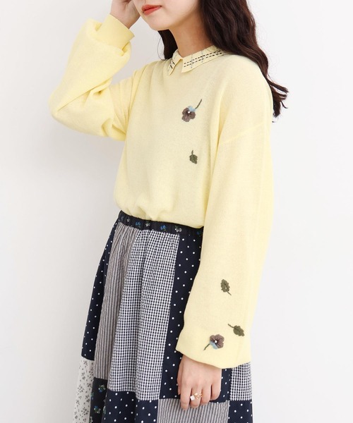 l'atelier du savon（アトリエドサボン）の「パンジーのお花　ハンド刺繍　襟付きニット（ニット/セーター・レディース・グレー/グリーン/イエロー・FREE）」の17枚目の写真