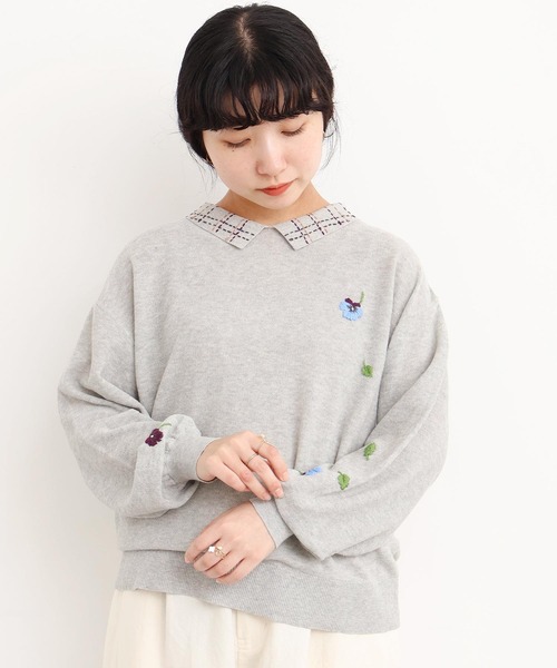 l'atelier du savon（アトリエドサボン）の「パンジーのお花　ハンド刺繍　襟付きニット（ニット/セーター・レディース・グレー/グリーン/イエロー・FREE）」の5枚目の写真