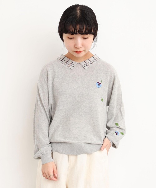 l'atelier du savon（アトリエドサボン）の「パンジーのお花　ハンド刺繍　襟付きニット（ニット/セーター・レディース・グレー/グリーン/イエロー・FREE）」の6枚目の写真