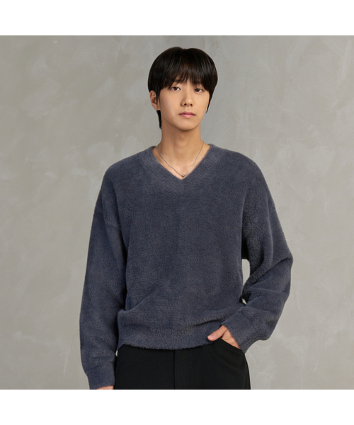 HYOJI(ヒョージ)の「FWオーバーサイズヘビーアンゴラセミクロップVネックニット(7カラー)(ニット/セーター・メンズ・クリーム/ブラック/カーキ/ブラウン/レッド/チャコール/ネイビー・FREE)」の3枚目の写真