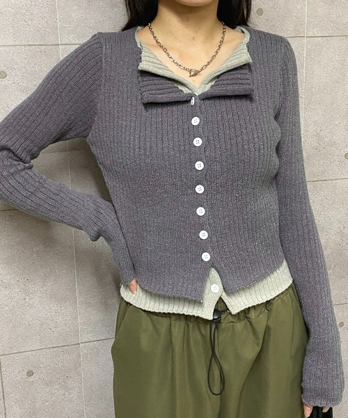 NANEA(ナネア)の「クロップド丈 レイヤード風配色ニットカーディガン(ニット/セーター・レディース・レッド/チャコールグレー/ブラック/グレイッシュベージュ・フリー)」の8枚目の写真