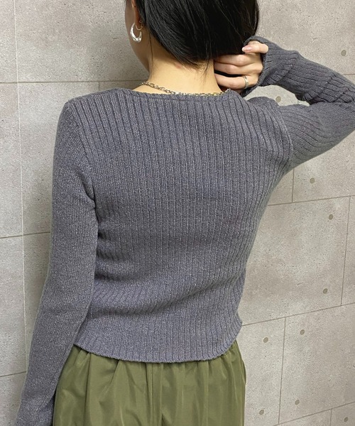 NANEA(ナネア)の「クロップド丈 レイヤード風配色ニットカーディガン(ニット/セーター・レディース・レッド/チャコールグレー/ブラック/グレイッシュベージュ・フリー)」の5枚目の写真
