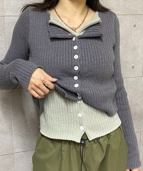 NANEA(ナネア)の「クロップド丈 レイヤード風配色ニットカーディガン(ニット/セーター・レディース・レッド/チャコールグレー/ブラック/グレイッシュベージュ・フリー)」の7枚目の写真