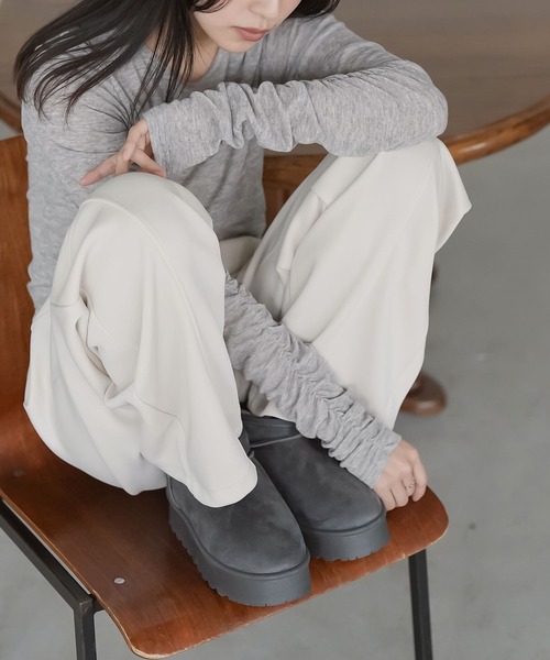 mili an deni(ミリアンデニ)の「厚底ショートムートン風ブーツ(ブーツ・レディース・ブラック/キャメル/グレー・M/L)」の13枚目の写真