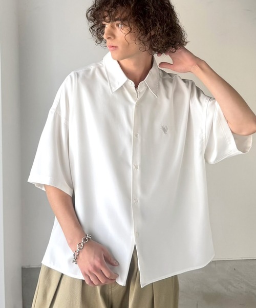 Java（ジャバ）の「《JaVaジャバコラボ》【接触冷感＆速乾機能付き】 暑い夏を快適に過ごせる！触れた瞬間ひんやり心地よい。とろみドレープオーバーサイズシャツ（シャツ/ブラウス・メンズ・グレイッシュブルー/チャコールグレー/オフホワイト/ブラック・LARGE/MEDIUM/SMALL）」の14枚目の写真