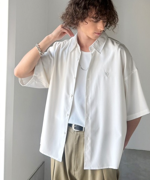 Java（ジャバ）の「《JaVaジャバコラボ》【接触冷感＆速乾機能付き】 暑い夏を快適に過ごせる！触れた瞬間ひんやり心地よい。とろみドレープオーバーサイズシャツ（シャツ/ブラウス・メンズ・グレイッシュブルー/チャコールグレー/オフホワイト/ブラック・LARGE/MEDIUM/SMALL）」の17枚目の写真
