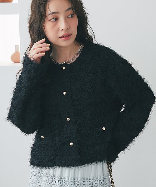 La boutique BonBon（ラブティックボンボン）の「【人気カラー追加決定！やわらかくて着心地◎】フェザーカットソージャケットカーデ（ノーカラージャケット・レディース・ブラック/ピンク/オフホワイト・FREE）」の3枚目の写真