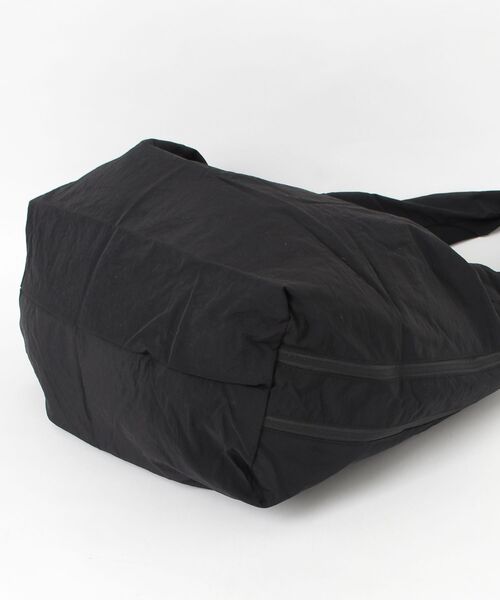 Shelly island（シェリーアイランド）の「【A4サイズ収納可/軽量】サイドダブルファスナーバッグ（ショルダーバッグ・レディース・モカ/ブラック・FREE）」の10枚目の写真