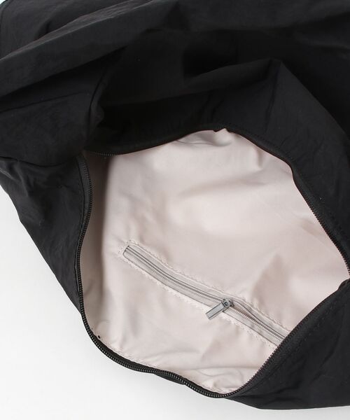 Shelly island（シェリーアイランド）の「【A4サイズ収納可/軽量】サイドダブルファスナーバッグ（ショルダーバッグ・レディース・モカ/ブラック・FREE）」の11枚目の写真