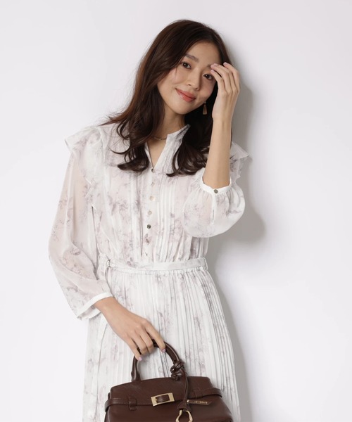 JUSGLITTY（ジャスグリッティー）の「ガーデンフラワープリントワンピース（ワンピース・レディース・スモークピンク/ミント・2/1/0）」の11枚目の写真