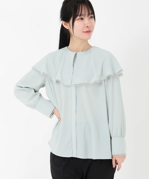 STRAWBERRY-FIELDS（ストロベリーフィールズ）の「【元宝塚トップ娘役 舞空瞳さん着用】ライトデシン_ケープカラーブラウス（シャツ/ブラウス・レディース・ブラック×ホワイト/オフホワイト/ミント・2）」の3枚目の写真