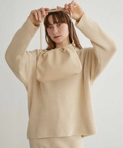 LOSCa(ロスカ)の「ギャザーミニパフハンドバッグ(ハンドバッグ・レディース・ブラック/ベージュ/ライトグリーン・FREE)」の10枚目の写真
