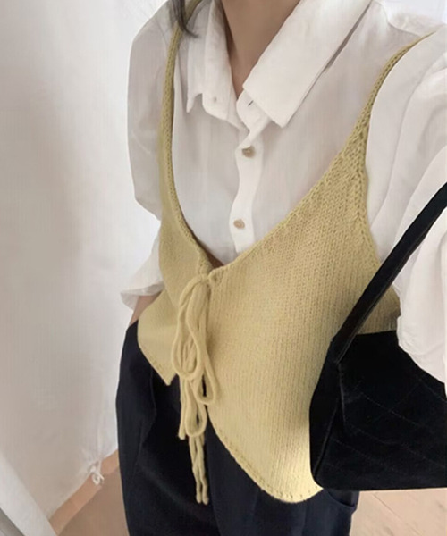 DAY CLOSET(デイ クローゼット)の「【前後2WAY】レイヤード即戦力。ダブルリボン Vネック ニット ビスチェ レディース(キャミソール・レディース・イエロー/グレー/ブラック/アイボリー/レッド/ミント・FREE)」の5枚目の写真