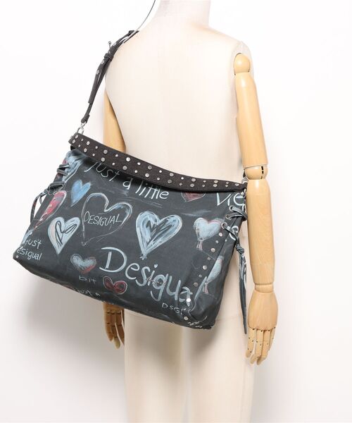 Desigual(デシグアル)の「Graffiti-Print Denim-Style Shoulder Bag/グラフィティプリント デニム風ショルダーバッグ(ショルダーバッグ・レディース・マルチ・FREE)」の9枚目の写真
