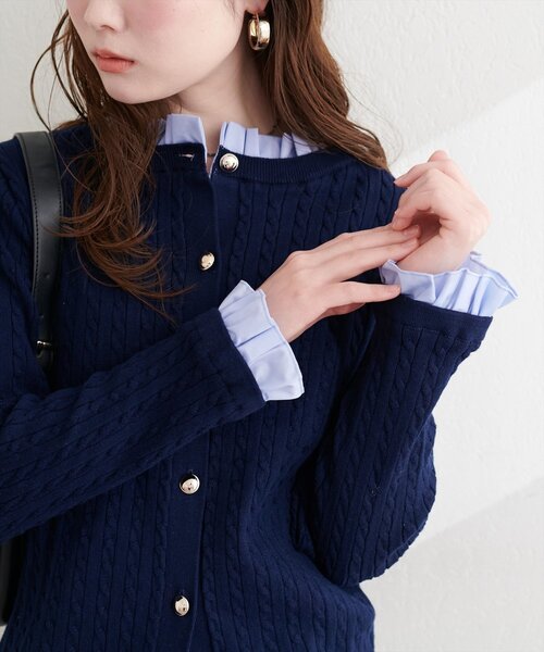 natural couture（ナチュラルクチュール）の「フリルレイヤード風ケーブルカーディガン（カーディガン/ボレロ・レディース・ネイビー/イエロー/グレー/オフホワイト・FREE）」の3枚目の写真