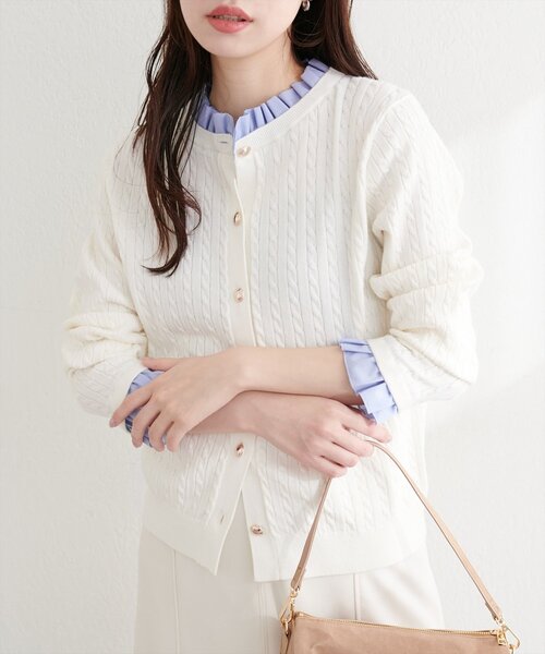 natural couture（ナチュラルクチュール）の「フリルレイヤード風ケーブルカーディガン（カーディガン/ボレロ・レディース・ネイビー/イエロー/グレー/オフホワイト・FREE）」の5枚目の写真