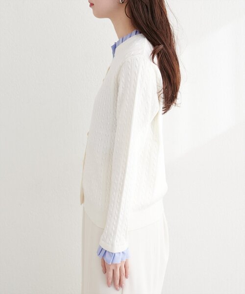 natural couture（ナチュラルクチュール）の「フリルレイヤード風ケーブルカーディガン（カーディガン/ボレロ・レディース・ネイビー/イエロー/グレー/オフホワイト・FREE）」の11枚目の写真