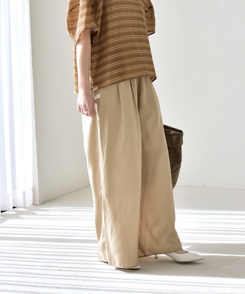 quaranciel(カランシエル)の「quaranciel:〈洗濯機可能〉タック ワイド イージー パンツ(その他パンツ・レディース・ベージュ/ブルー・40/38)」の6枚目の写真