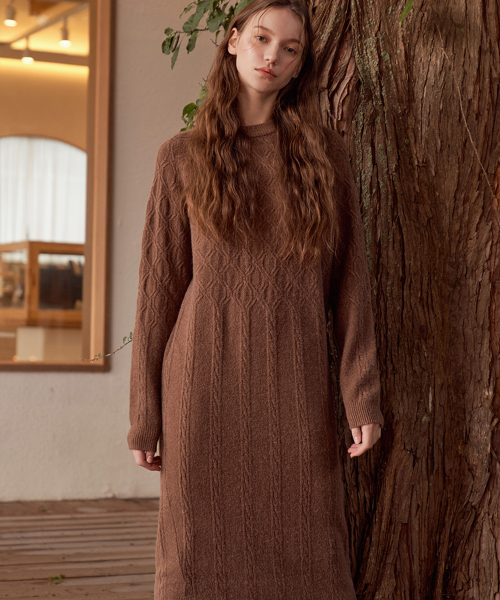 VASCARA(バスカラ)の「DIA Cable Long Knit One-piece (3colors)(ワンピース・レディース・ブラック/ブラウン/ライトベージュ・FREE)」の4枚目の写真