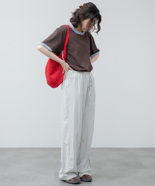 HEILIS(ヘイリス)の「チャーム付きニットメッシュトートバッグ / ニット 編み メッシュ チャーム付き キーホルダー レッド 赤 ブルー アイボリー サブバッグ 夏バッグ 春 肩掛け トート(トートバッグ・レディース・アイボリー/ライトブルー/レッド・FREE)」の14枚目の写真