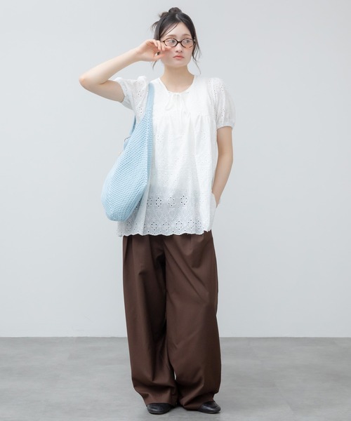 HEILIS(ヘイリス)の「チャーム付きニットメッシュトートバッグ / ニット 編み メッシュ チャーム付き キーホルダー レッド 赤 ブルー アイボリー サブバッグ 夏バッグ 春 肩掛け トート(トートバッグ・レディース・アイボリー/ライトブルー/レッド・FREE)」の20枚目の写真