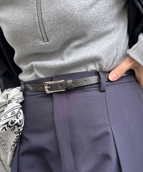 NOLLEY’S（ノーリーズ）の「クロコ型押しベルト15（ベルト・レディース・チャコールグレー/オフホワイト/ブラウン・FREE）」の3枚目の写真