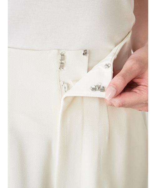 SNIDEL（スナイデル）の「Sustainableハイウエストストレートパンツ（スラックス・レディース・ネイビー/アイボリー/グレー・0/1）」の17枚目の写真