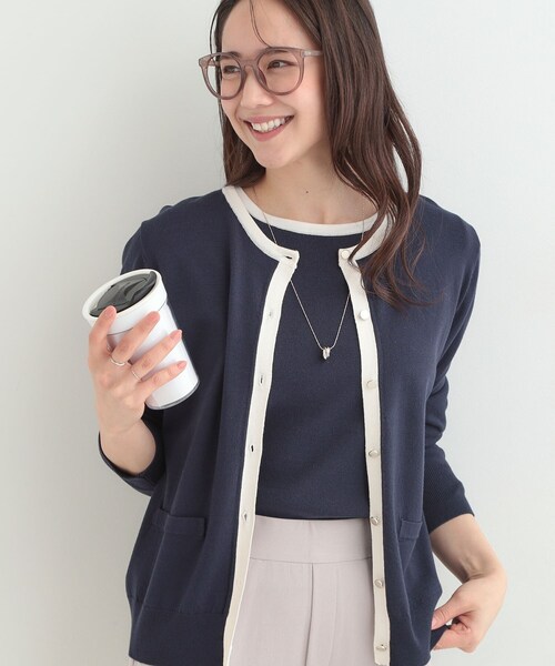 SHOO・LA・RUE（シューラルー）の「【洗濯機可/S-LL/アンサンブル可】パールボタンが上品　配色カーディガン（カーディガン/ボレロ・レディース・ライトイエロー系5/ライトグレー系4/ネイビー系4/ブルー系9・04/02/01/03）」の2枚目の写真