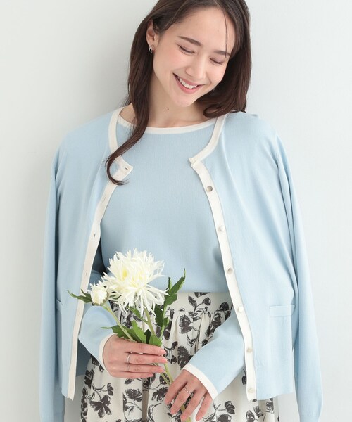 SHOO・LA・RUE（シューラルー）の「【洗濯機可/S-LL/アンサンブル可】パールボタンが上品　配色カーディガン（カーディガン/ボレロ・レディース・ライトイエロー系5/ライトグレー系4/ネイビー系4/ブルー系9・04/02/01/03）」の3枚目の写真