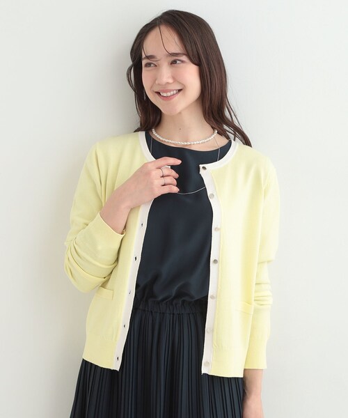 SHOO・LA・RUE（シューラルー）の「【洗濯機可/S-LL/アンサンブル可】パールボタンが上品　配色カーディガン（カーディガン/ボレロ・レディース・ライトイエロー系5/ライトグレー系4/ネイビー系4/ブルー系9・04/02/01/03）」の22枚目の写真