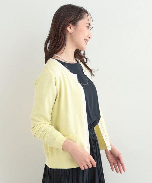 SHOO・LA・RUE（シューラルー）の「【洗濯機可/S-LL/アンサンブル可】パールボタンが上品　配色カーディガン（カーディガン/ボレロ・レディース・ライトイエロー系5/ライトグレー系4/ネイビー系4/ブルー系9・04/02/01/03）」の21枚目の写真