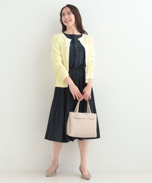 SHOO・LA・RUE（シューラルー）の「【洗濯機可/S-LL/アンサンブル可】パールボタンが上品　配色カーディガン（カーディガン/ボレロ・レディース・ライトイエロー系5/ライトグレー系4/ネイビー系4/ブルー系9・04/02/01/03）」の20枚目の写真