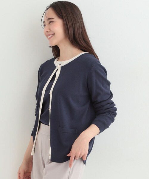 SHOO・LA・RUE（シューラルー）の「【洗濯機可/S-LL/アンサンブル可】パールボタンが上品　配色カーディガン（カーディガン/ボレロ・レディース・ライトイエロー系5/ライトグレー系4/ネイビー系4/ブルー系9・04/02/01/03）」の13枚目の写真