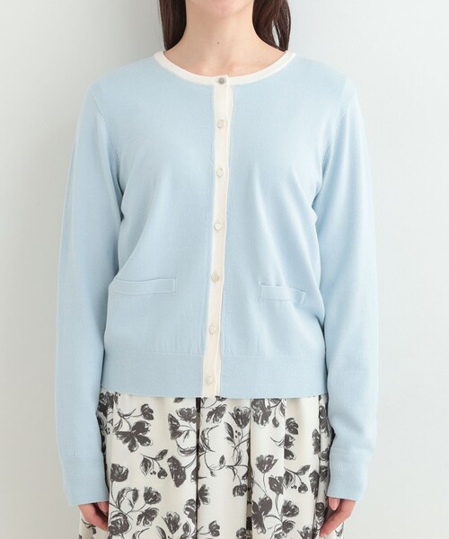 SHOO・LA・RUE（シューラルー）の「【洗濯機可/S-LL/アンサンブル可】パールボタンが上品　配色カーディガン（カーディガン/ボレロ・レディース・ライトイエロー系5/ライトグレー系4/ネイビー系4/ブルー系9・04/02/01/03）」の10枚目の写真