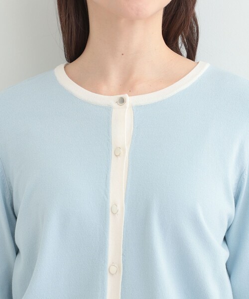 SHOO・LA・RUE（シューラルー）の「【洗濯機可/S-LL/アンサンブル可】パールボタンが上品　配色カーディガン（カーディガン/ボレロ・レディース・ライトイエロー系5/ライトグレー系4/ネイビー系4/ブルー系9・04/02/01/03）」の7枚目の写真