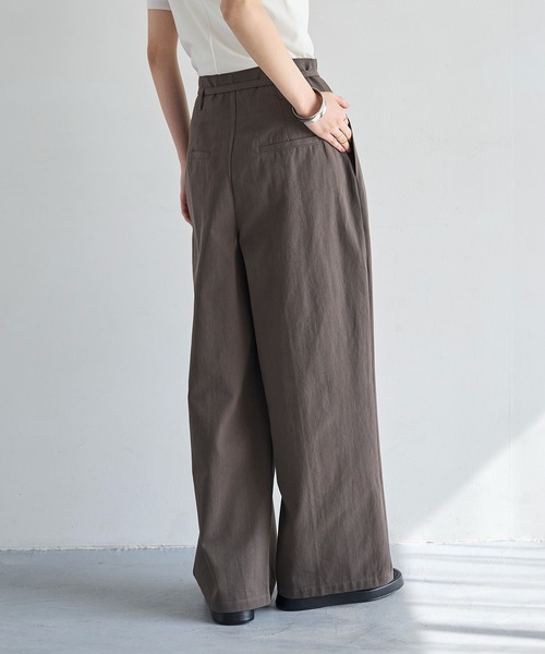 meilmada（メイルマダ）の「ハイウエストコットンタックパンツ（チノパンツ・レディース・ベージュ/チャコールグレー・FREE）」の13枚目の写真